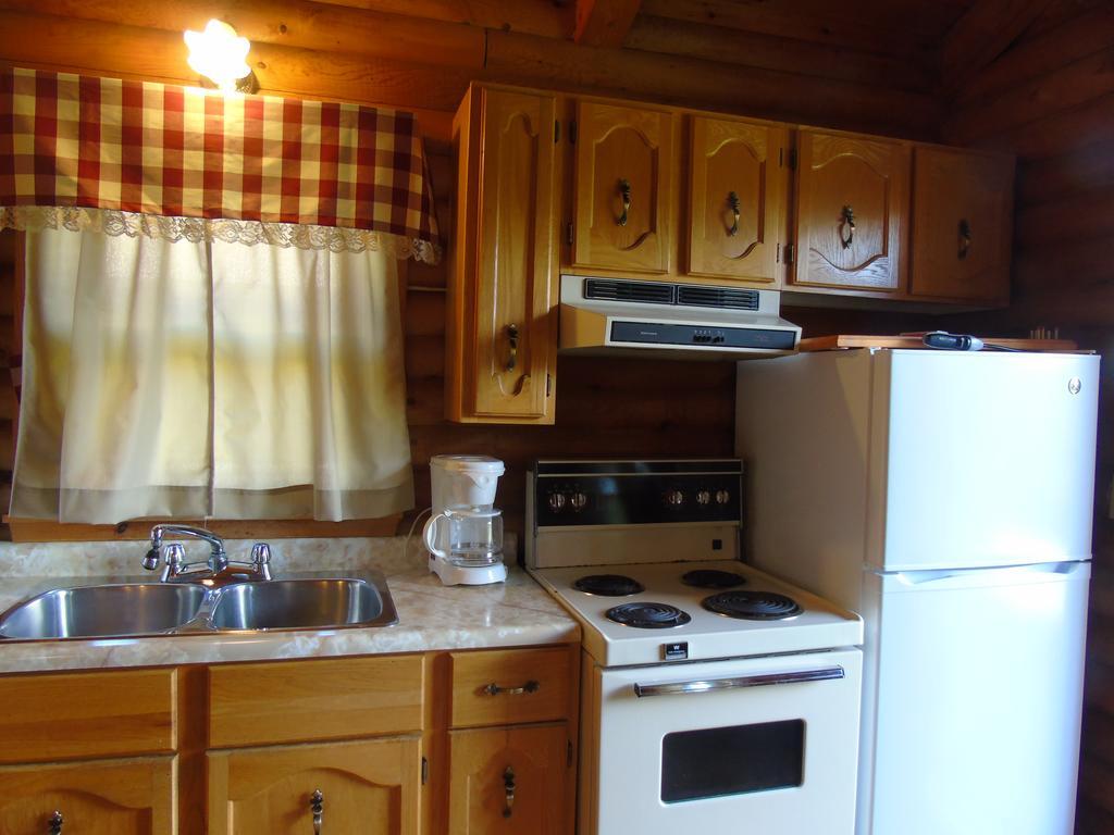 Cajun Cedar Log Cottages Margaree Forks Екстериор снимка