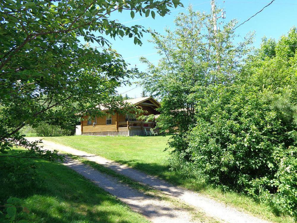 Cajun Cedar Log Cottages Margaree Forks Екстериор снимка
