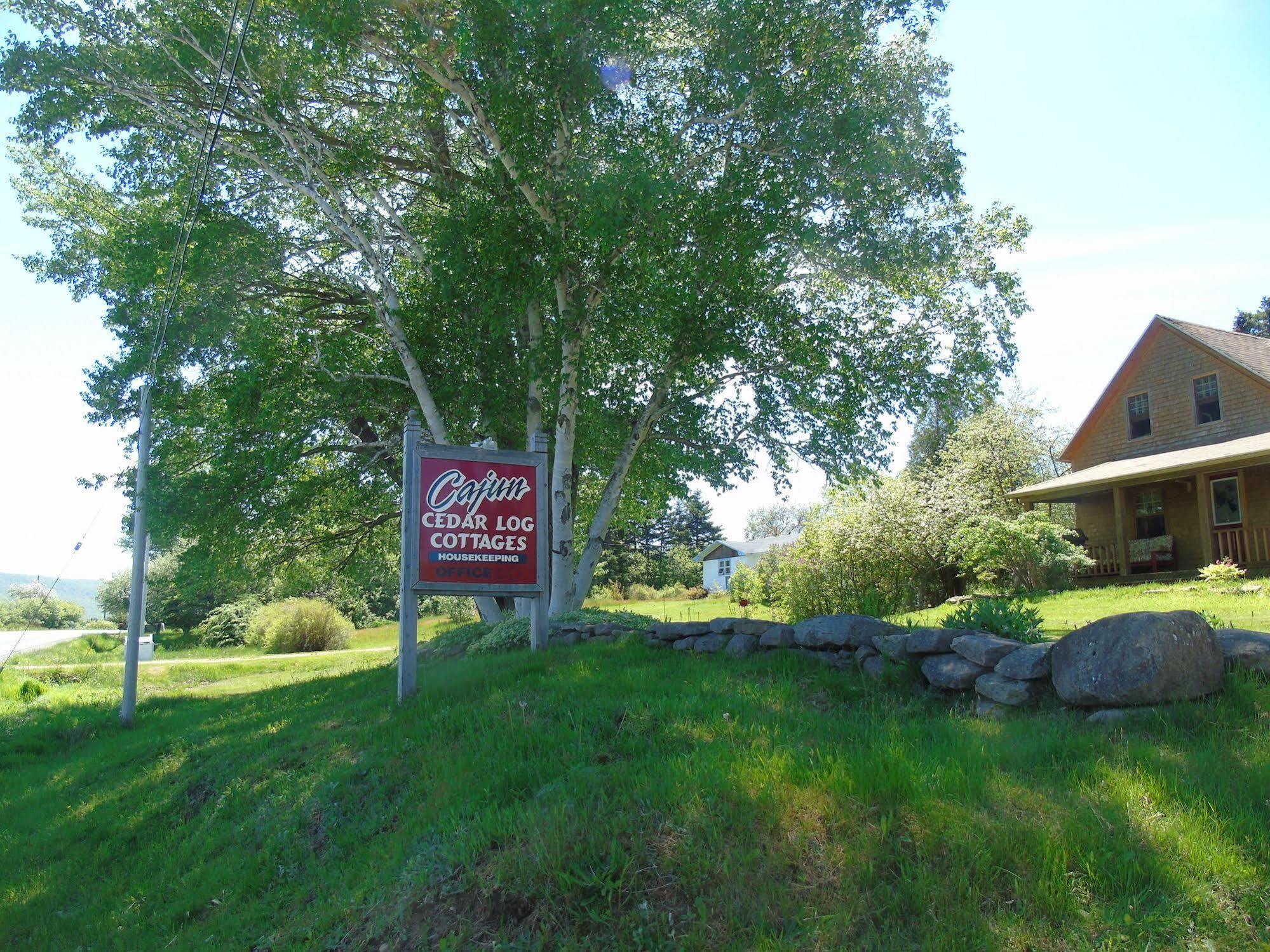 Cajun Cedar Log Cottages Margaree Forks Екстериор снимка