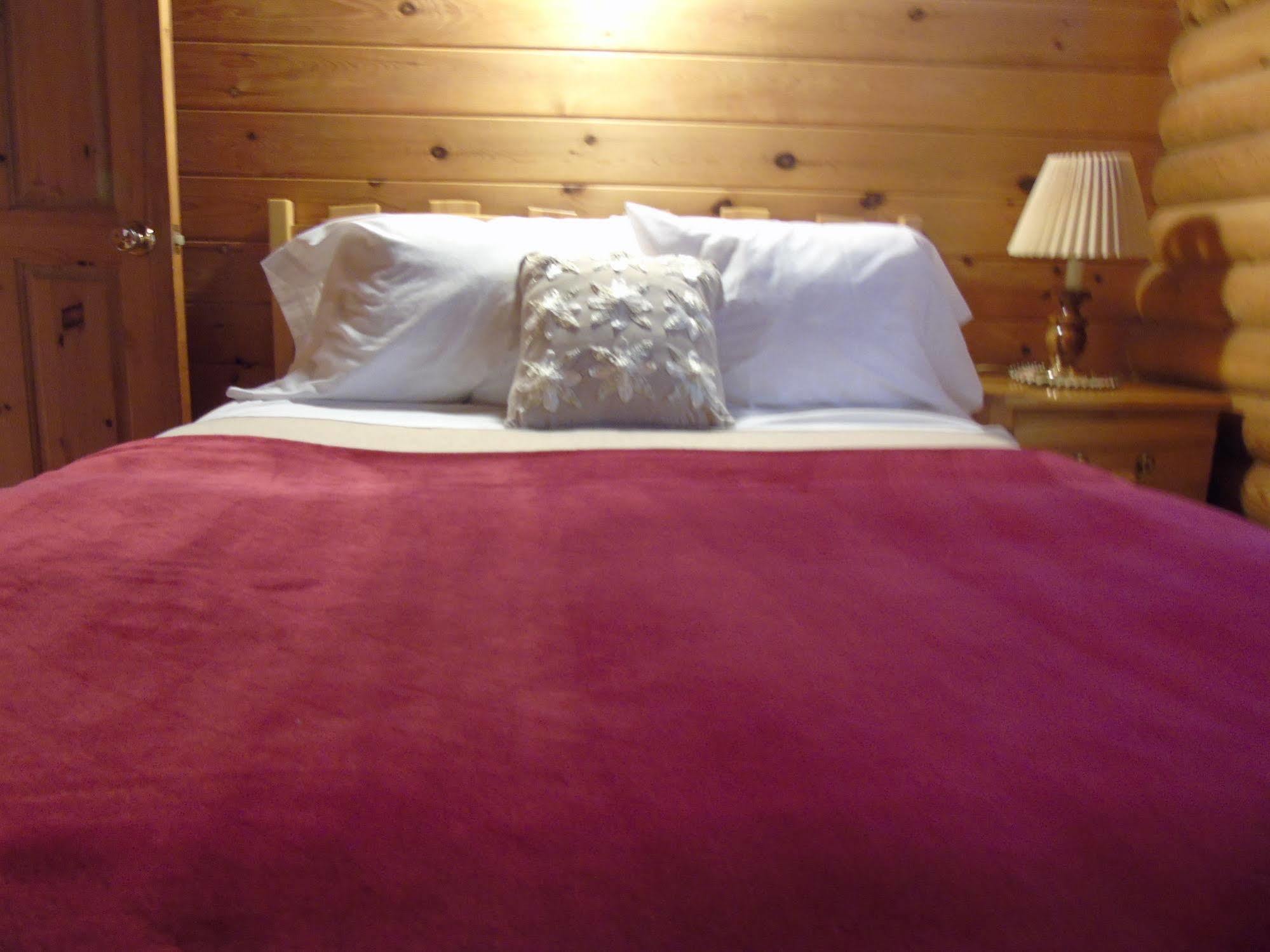 Cajun Cedar Log Cottages Margaree Forks Екстериор снимка