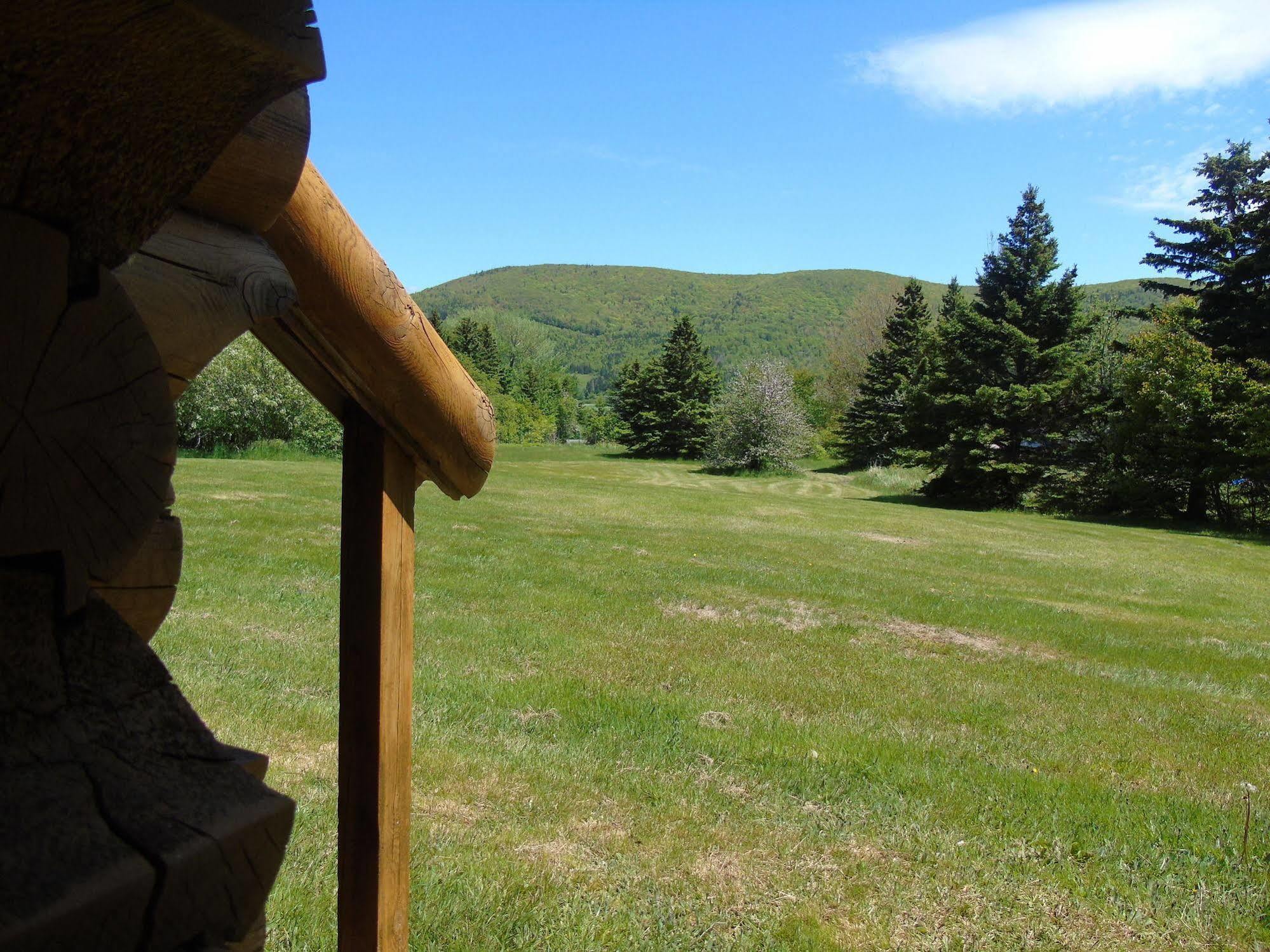 Cajun Cedar Log Cottages Margaree Forks Екстериор снимка